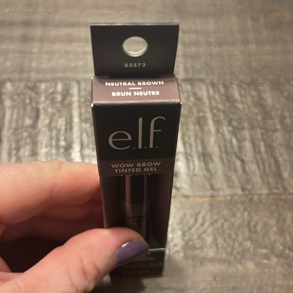 Elf Makeup Bundle 
Camo Concealer 
Putty Bronzer
Halo Glow
Wow Brow Tinted Glow - Picture 4 of 8